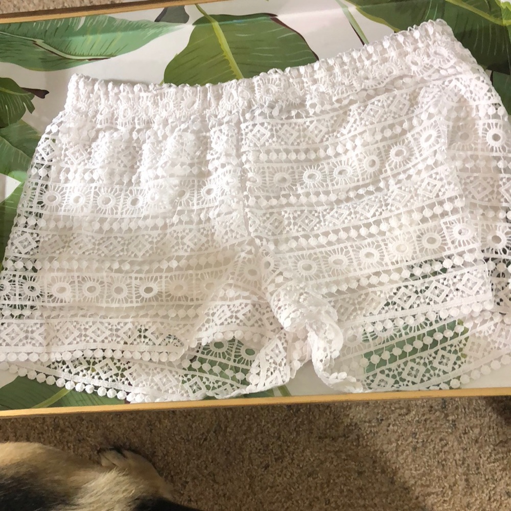 Lacy white shorts! - Picture 4 of 6